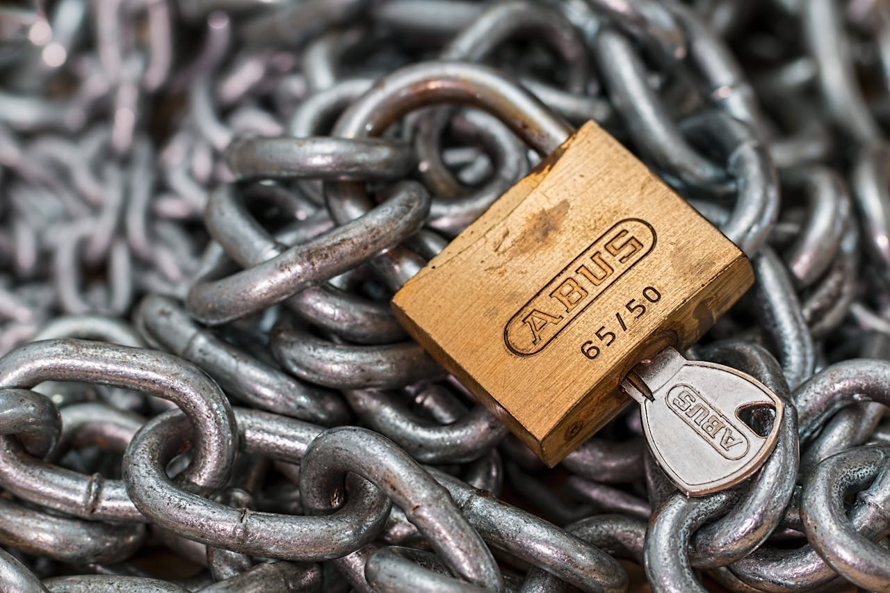 lock to use on a steel storage shed for protection